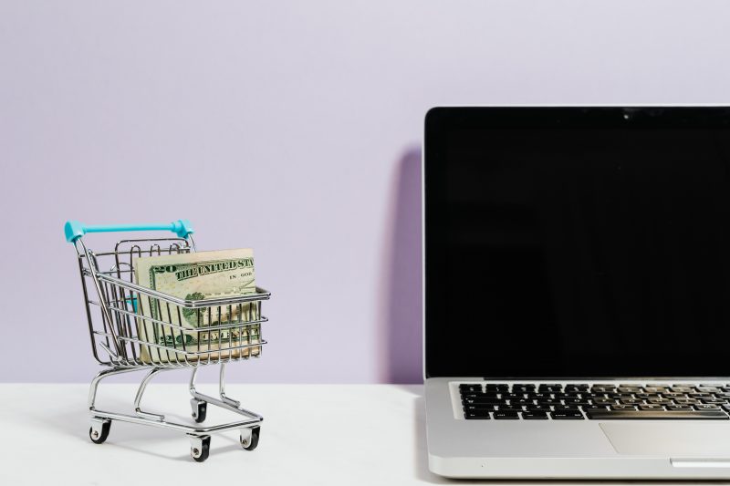 Cos in miniatura si magazinele online